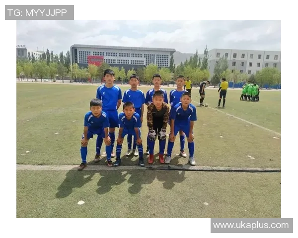 20岁足球新星崭露头角,未来可期的天赋与潜力引发全球瞩目 20岁足球新星崭露头角,未来可期的天赋与潜力引发全球瞩目