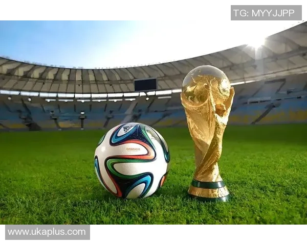 两个女生对话猜足球球星是谁揭示了她们对足球的兴趣与认知差异