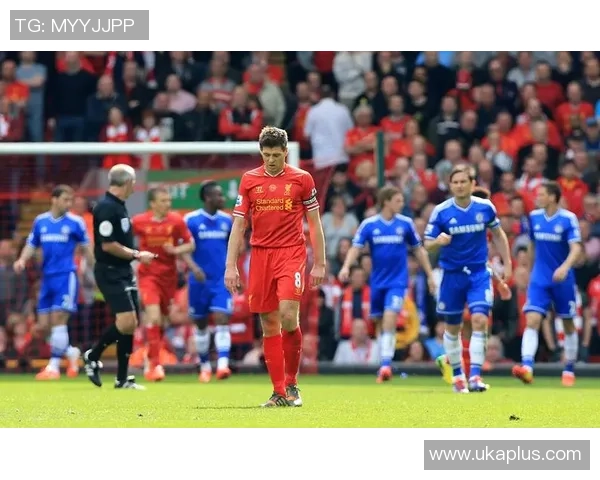 足球星秀丢球事件回顾及其对赛季影响的深度解析 足球星秀丢球事件回顾及其对赛季影响的深度解析