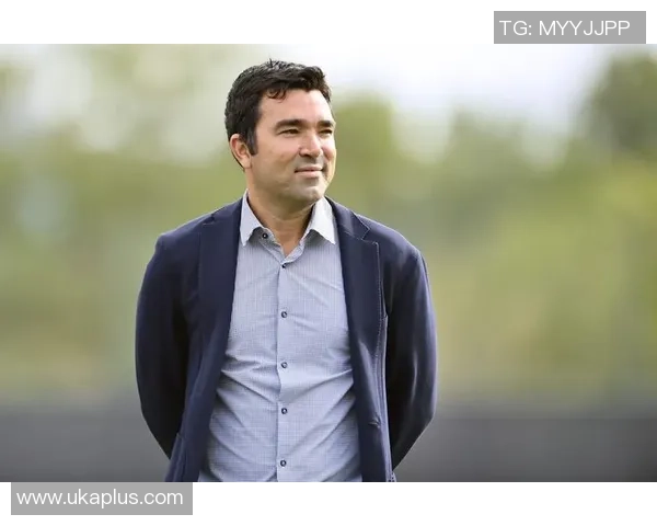 中国足球传奇人物回顾：从巅峰到低谷的心路历程与影响力分析