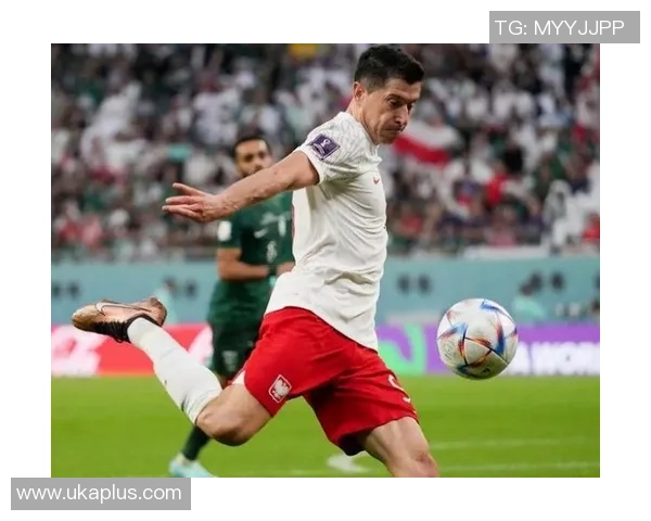 波兰足球明星:莱万多夫斯基与其他球员如何共同推动国家队崛起 波兰足球明星:莱万多夫斯基与其他球员如何共同推动国家队崛起